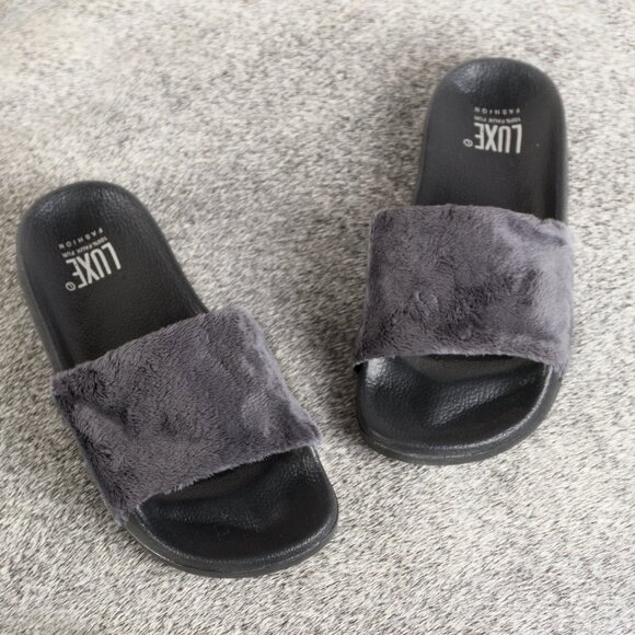Luxe Fashion Classic Faux Sheepskin Women Slides | 1-Piece | Grey - Picture 4 of 6